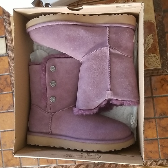 NIB Purple UGGS - Picture 12 of 12